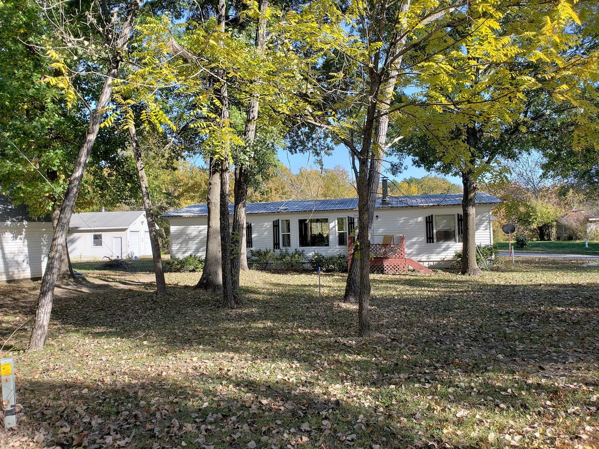 Honey Creek Hideaway at Back Country Camp