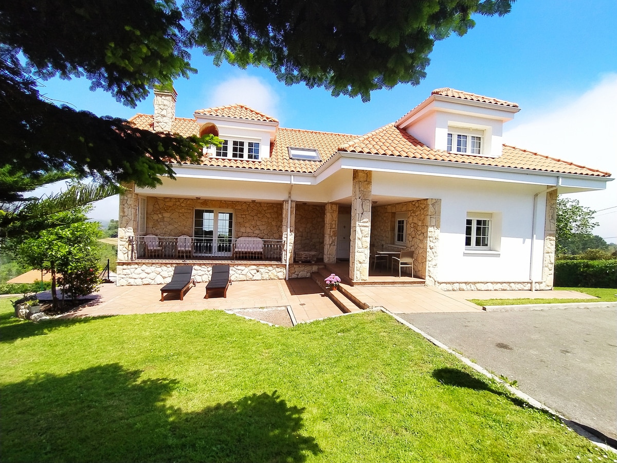 Chalet con magníficas vistas al mar.