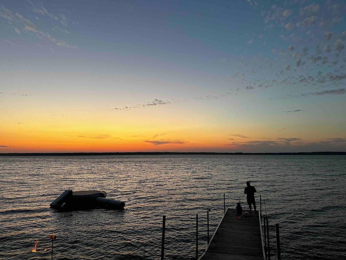 Hay Bay Retreat | Peaceful escape on Lake Ontario