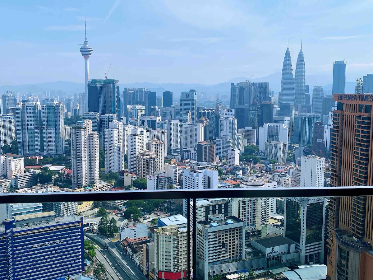 Infinity pool/45th floor 1BR unit, face to KLCC