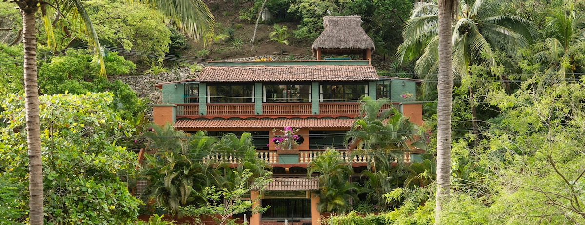 Cielo Suite - The Penthouse of Villa Iguana Verde