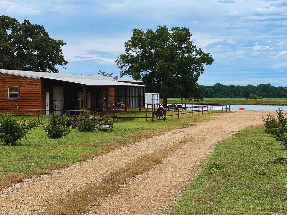 The Reagan Cabin, Sleeps 10, Sunrise Coffee & Fish