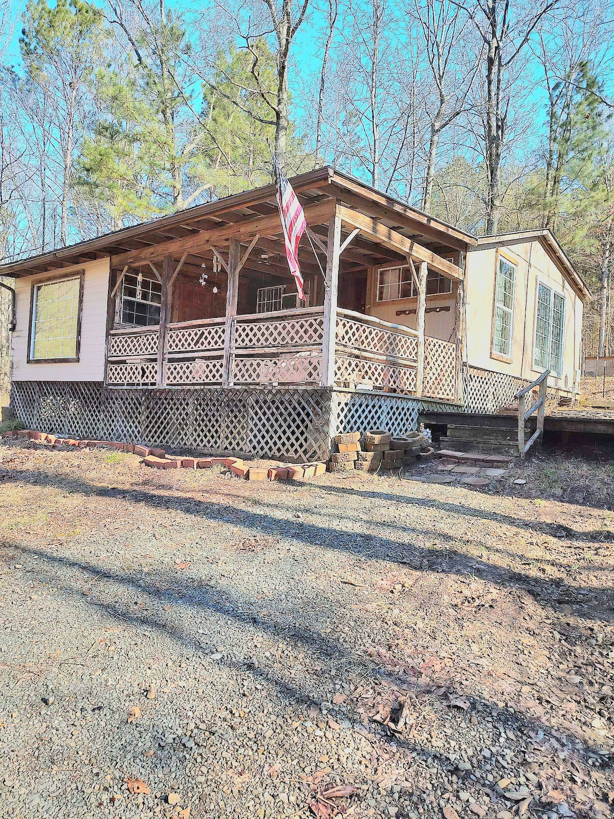 Henry 's Woodland Cabin