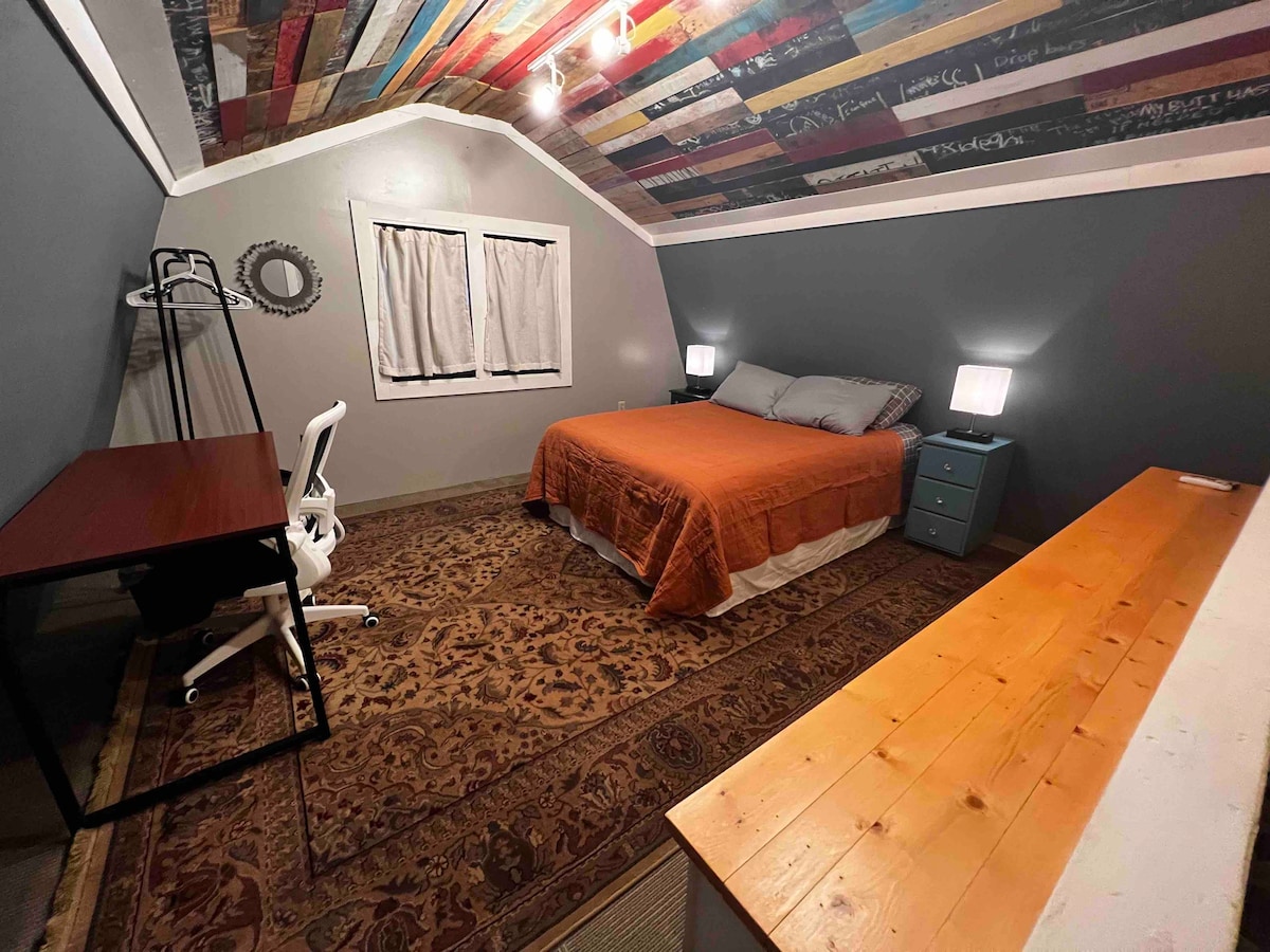 Adorable 1-bedroom guesthouse in Midtown