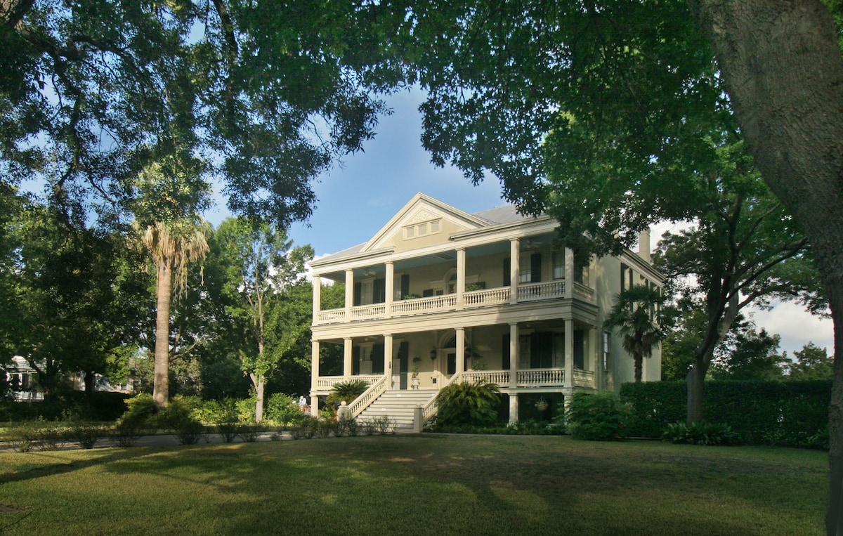 河滨大厦（ Riverwalk Mansion ） ，带泳池和水疗中心- 2层