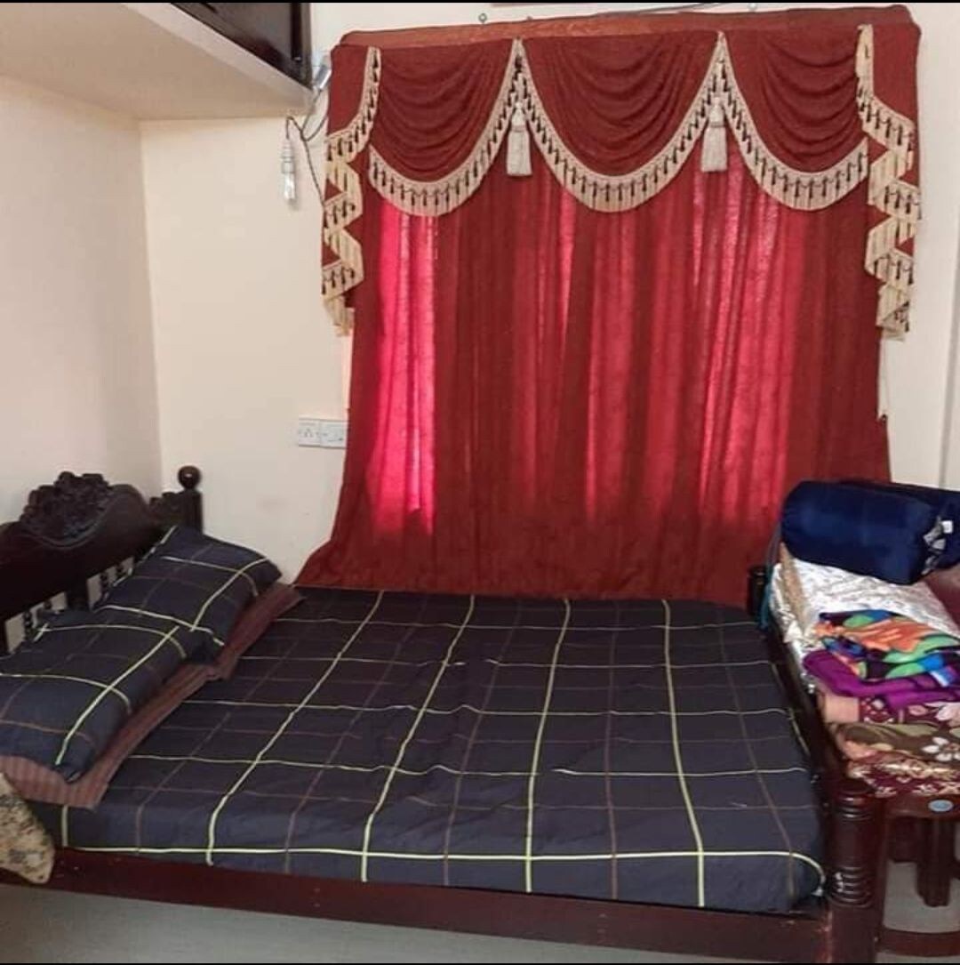 Lovely 1 BHK flat with free parking facilities.
