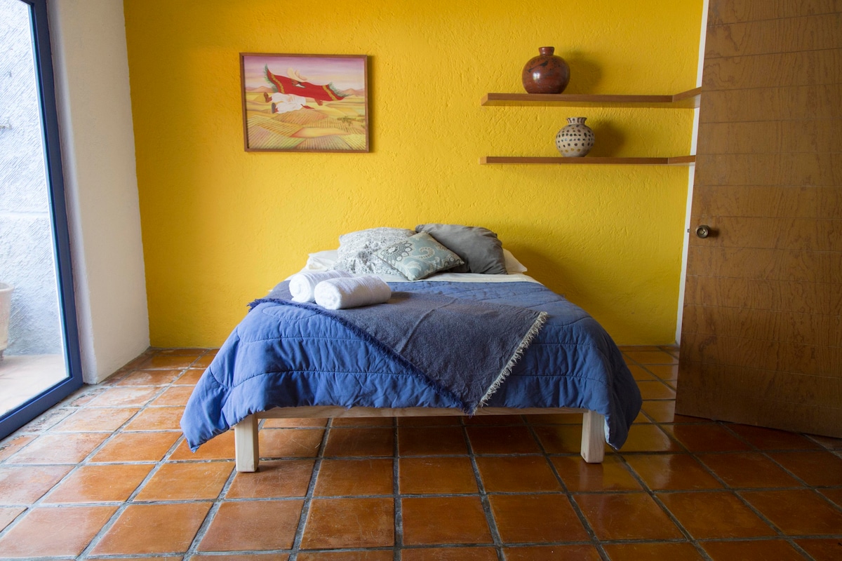 位于Casa Matilda的4号套房。墨西哥现代住宅
