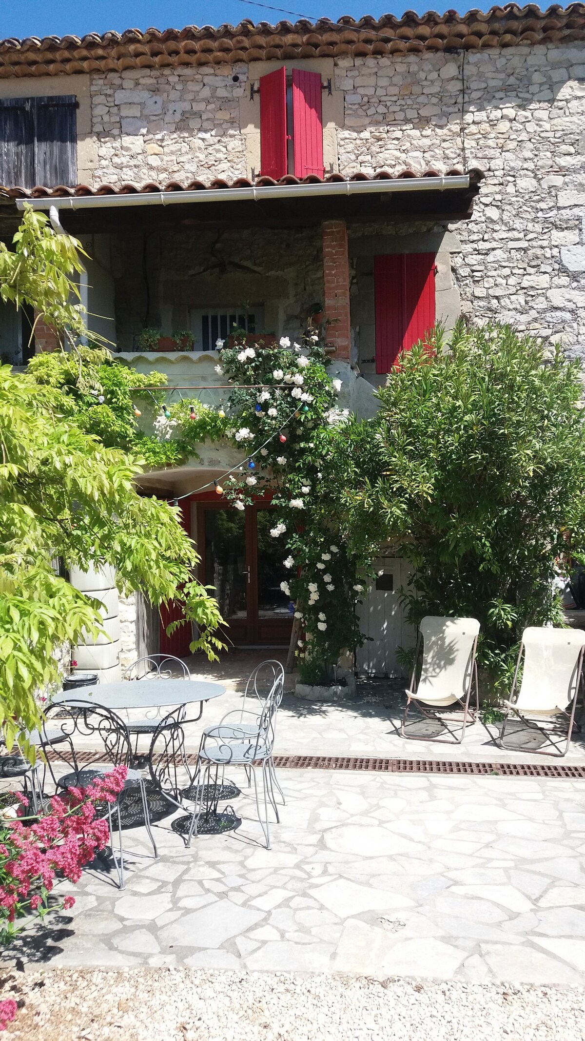 Maison en pierre avec piscine