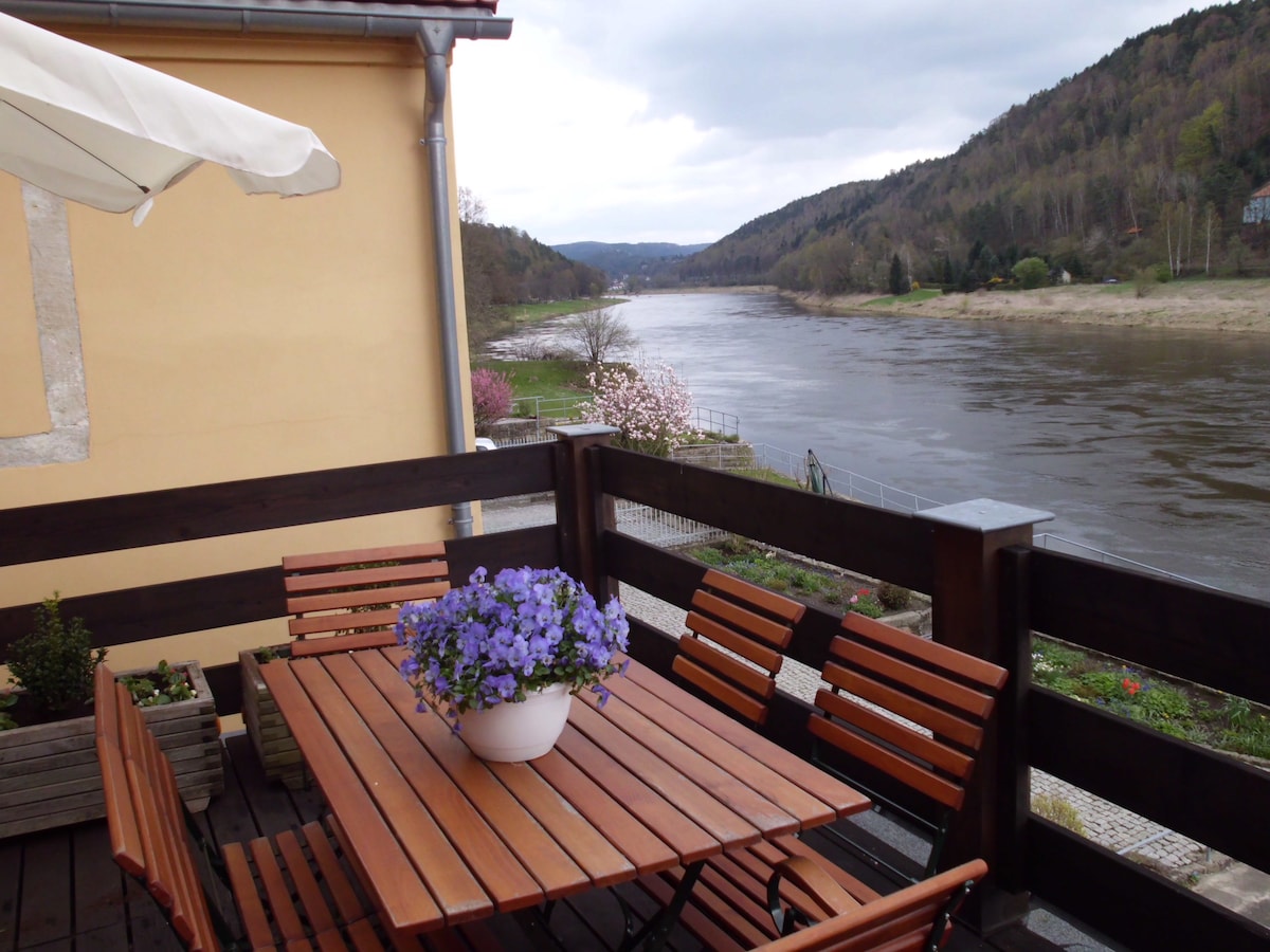 FW 2 in Monument at the Elbe