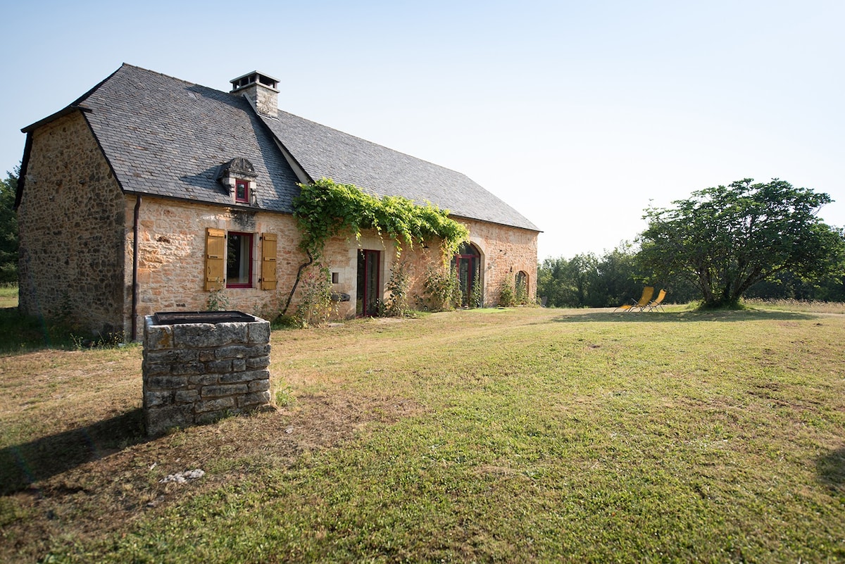 Maison en pierres rénovée à neuf en pleine nature