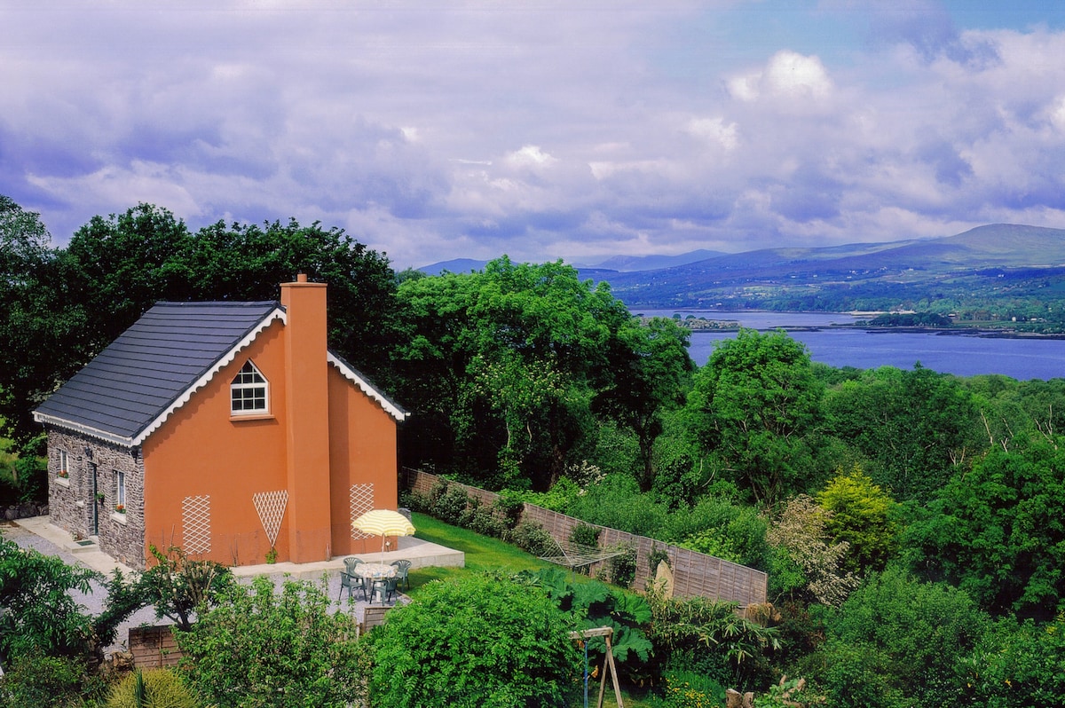 Fuchsia Cottage sea and mountain view 3km  Kenmare