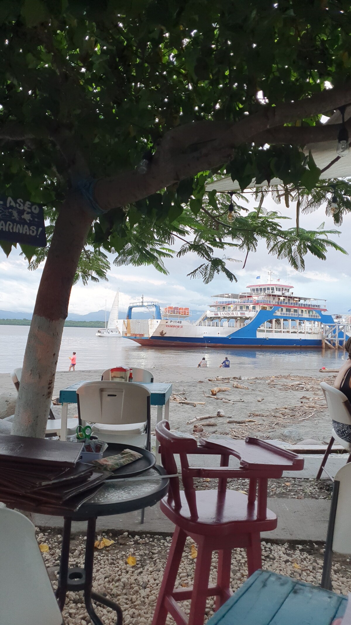 靠近渡轮和Lighthouse Puntarenas-Ba. El Carmen