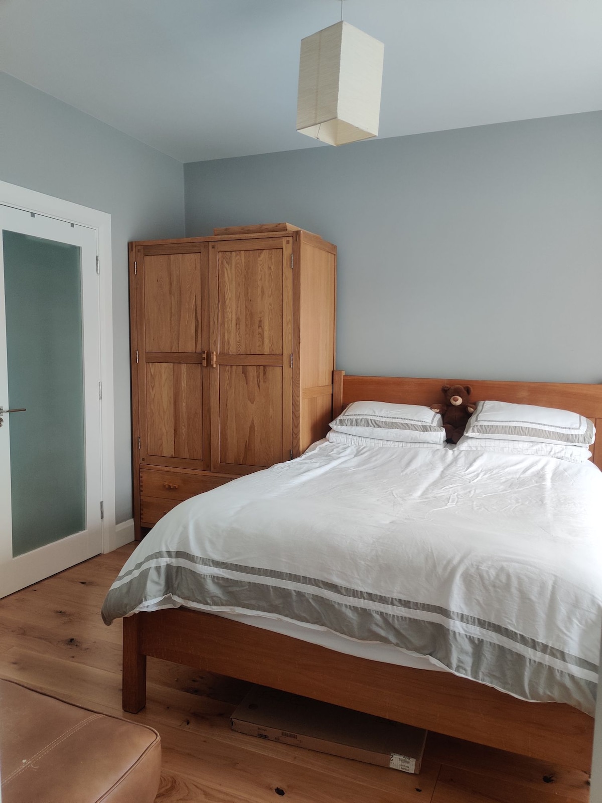 Big bright ensuite room in Bray