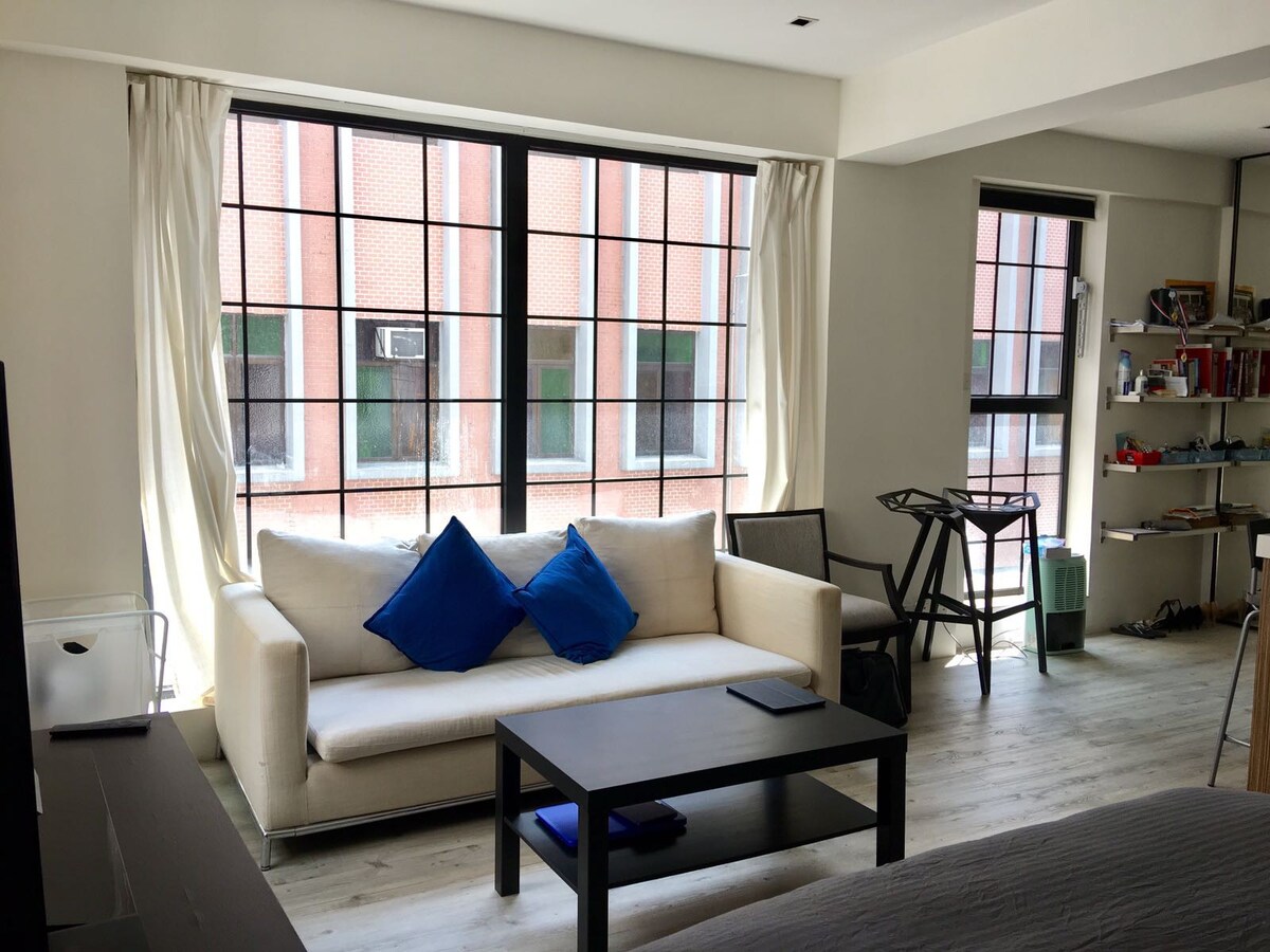 明亮、现代化的单间公寓，位于索霍（ Soho ）市中心