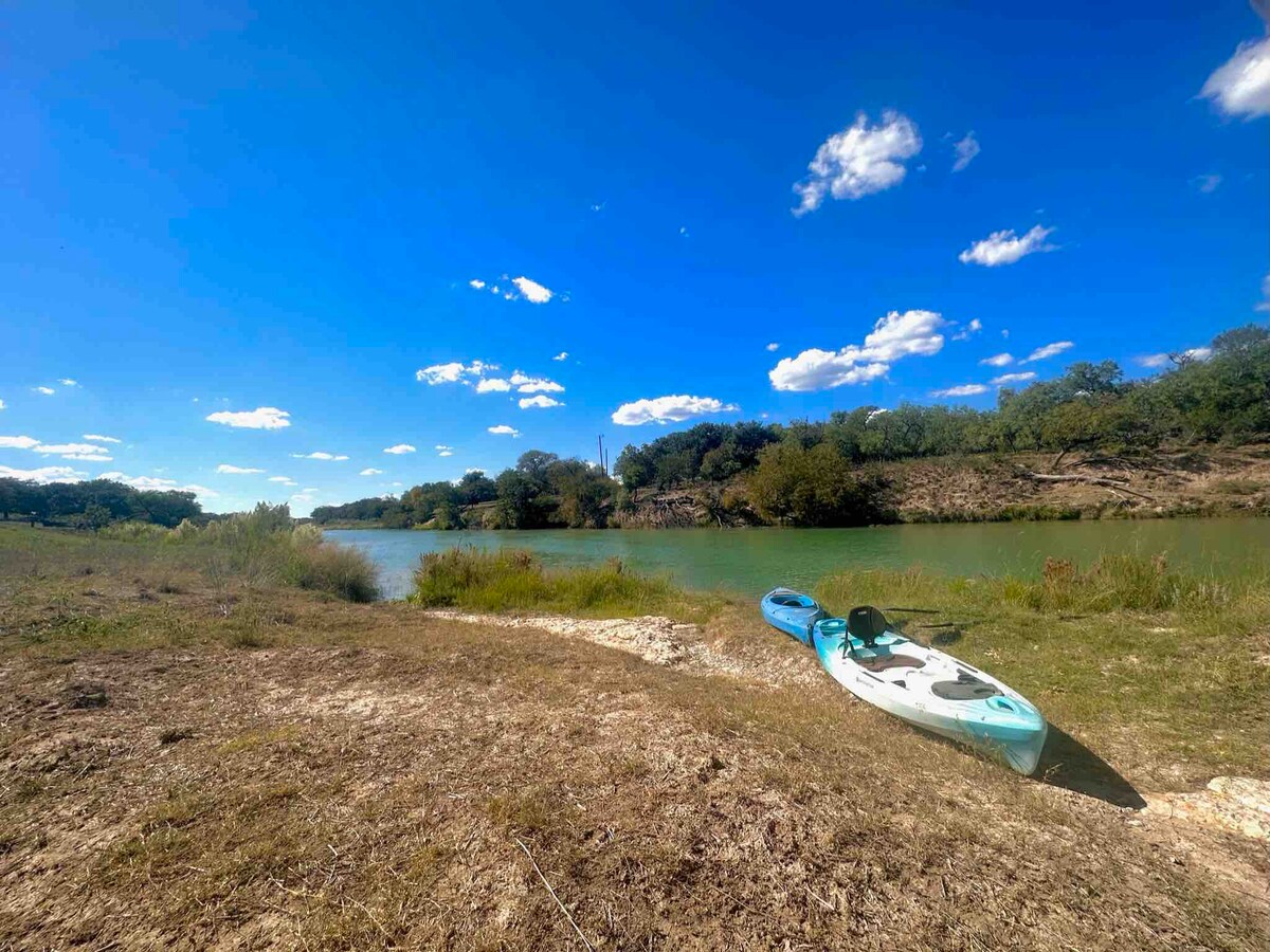 Llano River Retreat - 5 bedrooms/4 bathrooms