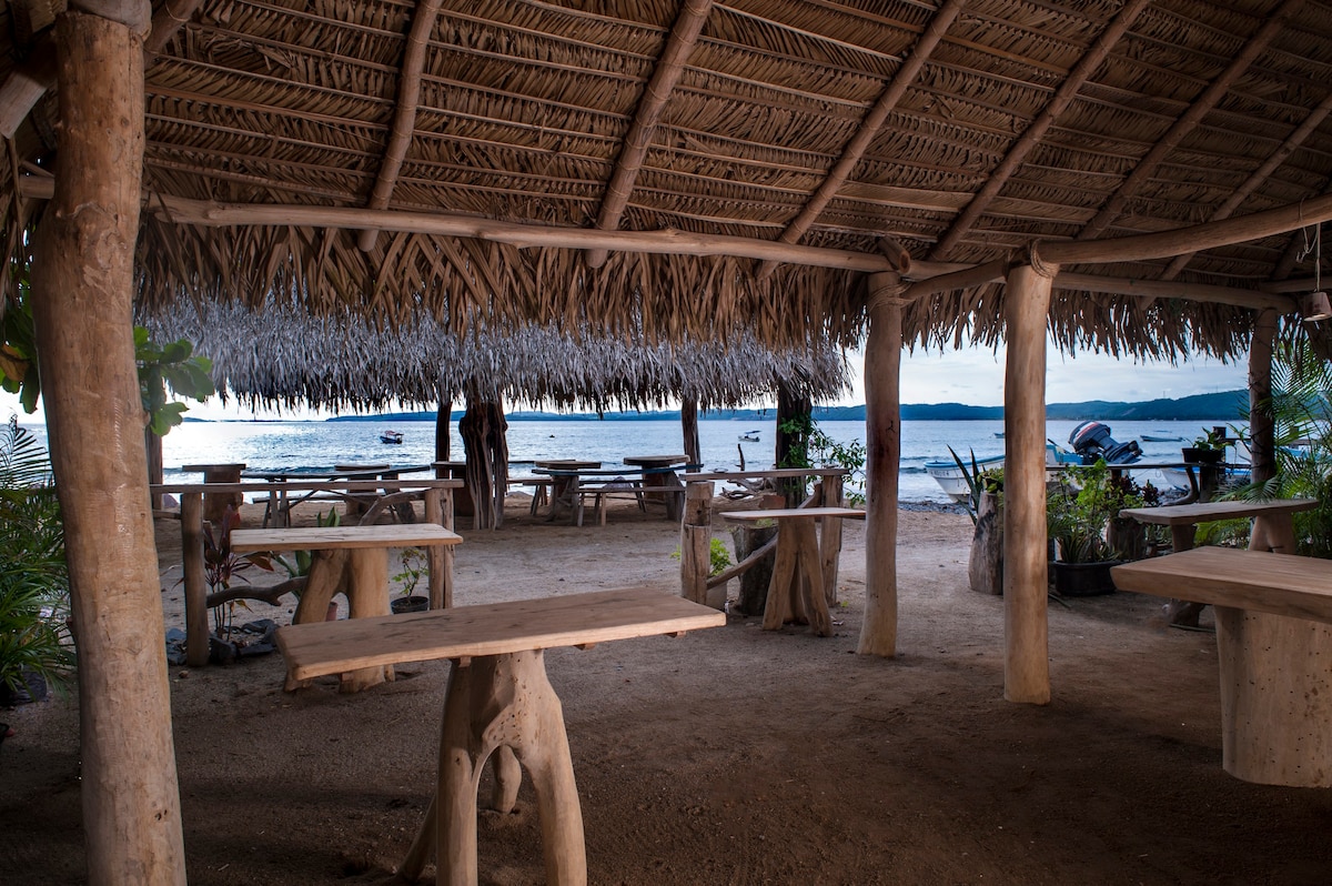 Crocodile Bar and Cabañas: Room 4, beachfront