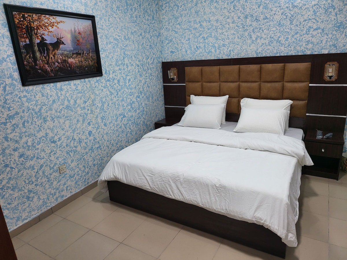 华里（ Warri ）美丽、安全、舒适的双卧室公寓。