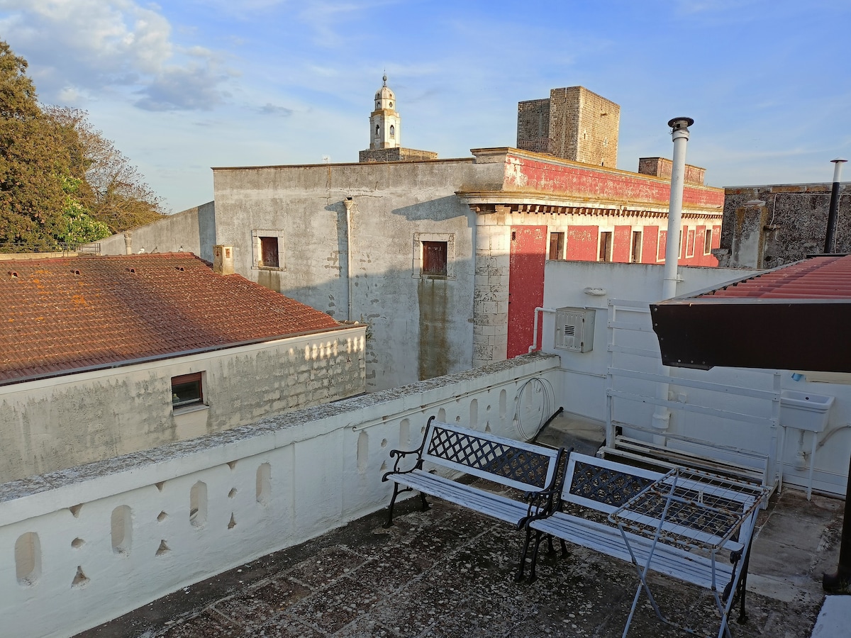 Due Passi dal Castello - Stanza, bagno e terrazza