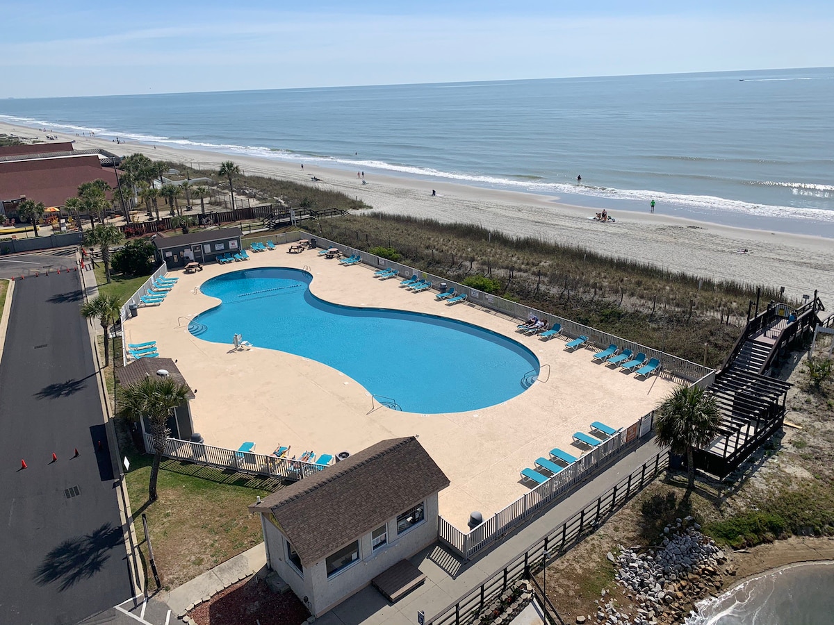 位于默特尔海滩度假村（ Myrtle Beach Resort ）的时尚海滨套房