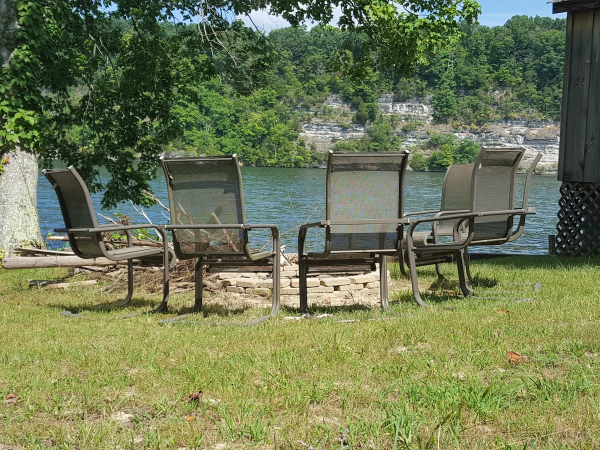 Claytor Lake Waterfront on Beach Drive