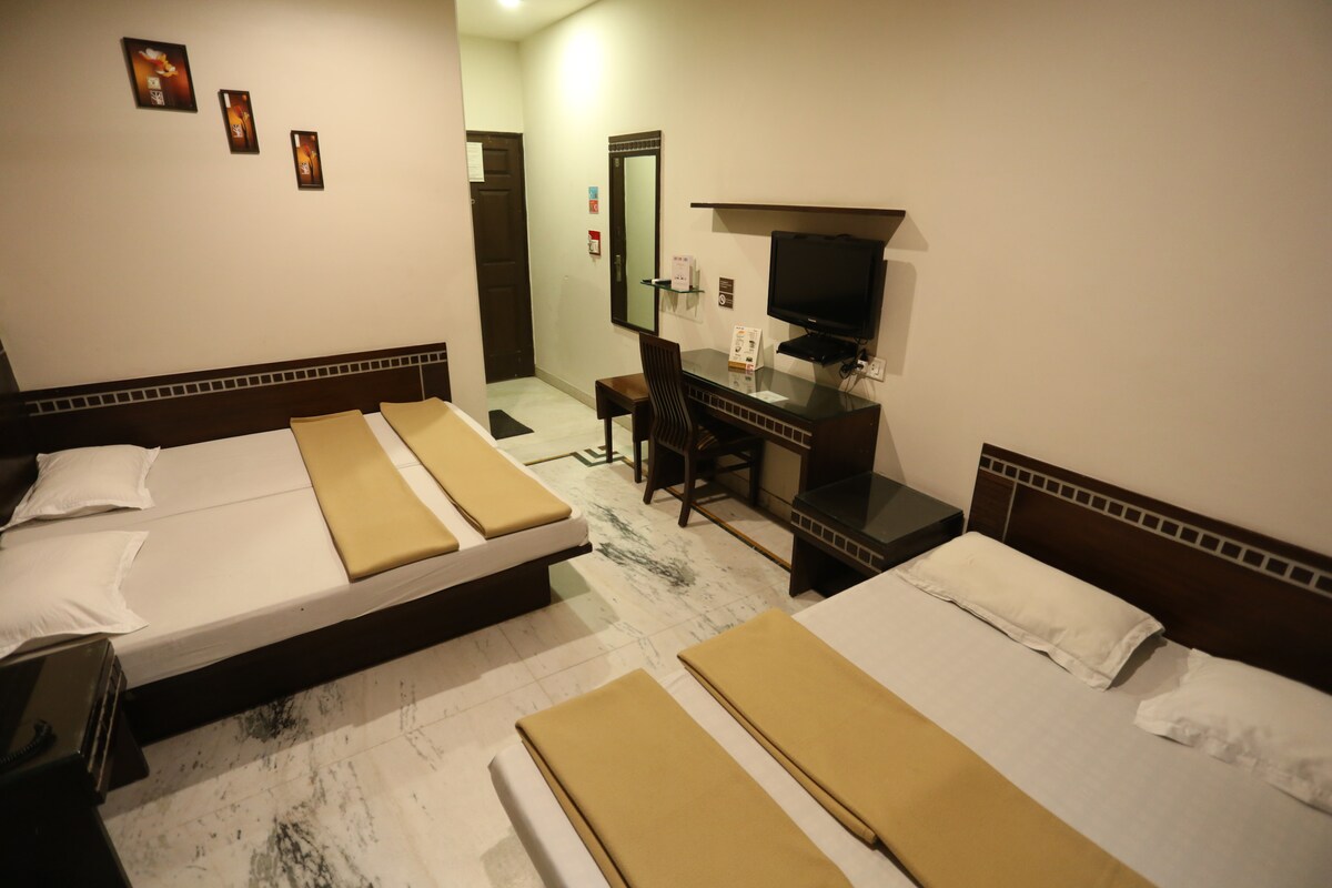 Quad room nr Nu Delhi stn,CP,VFS