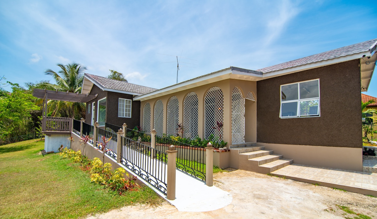 Pineapple Palms - Cozy Villa