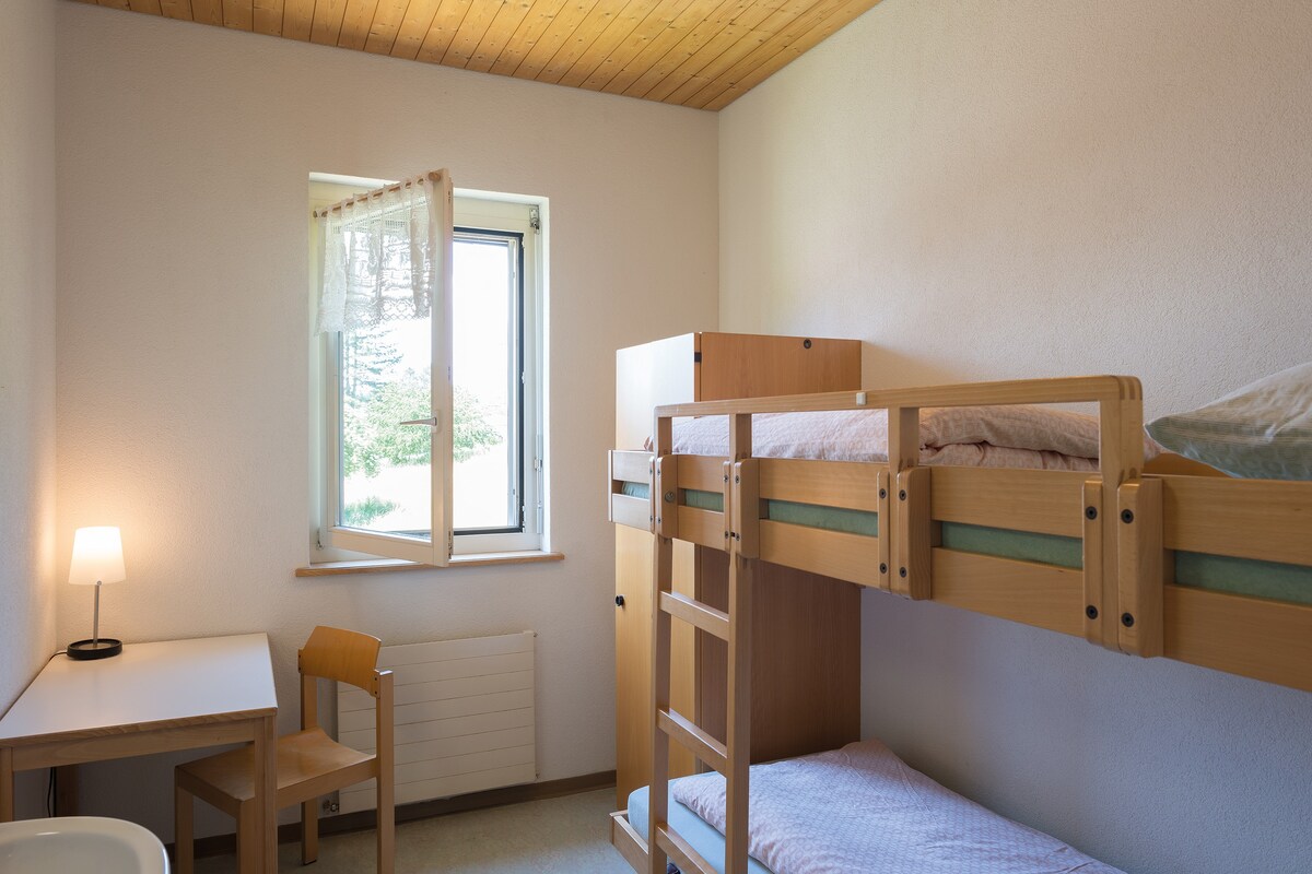 2-Bed room,shared bath|Stein am Rhein Youth Hostel