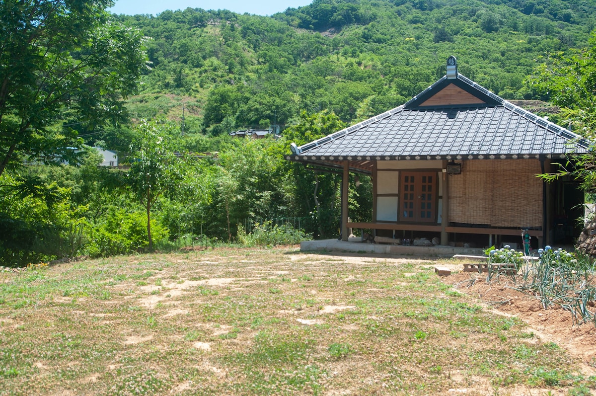 Seomjin River Country House... Plum.樱花。花园