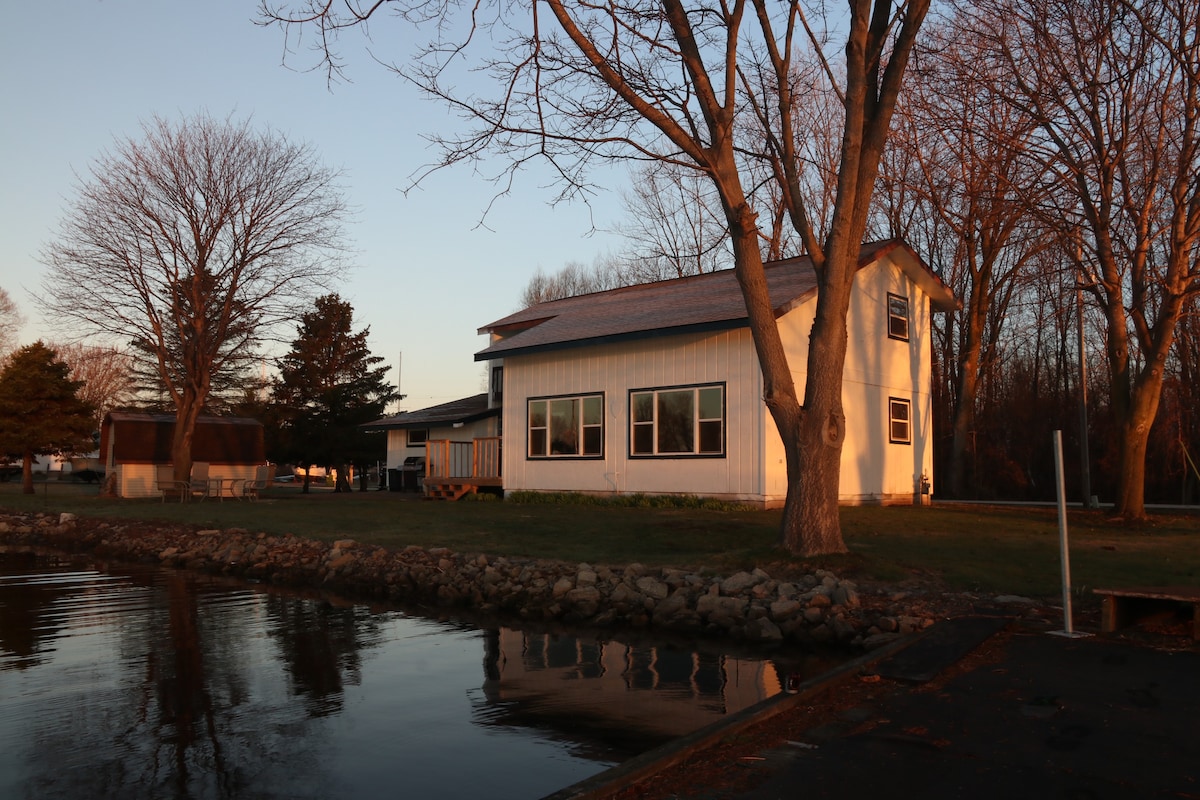 Oconto River House