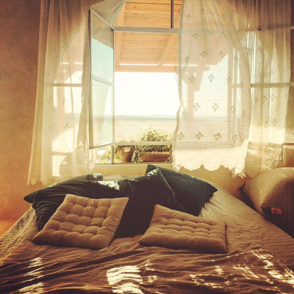 时尚沙漠小屋，可欣赏埃祖兹的壮丽景色