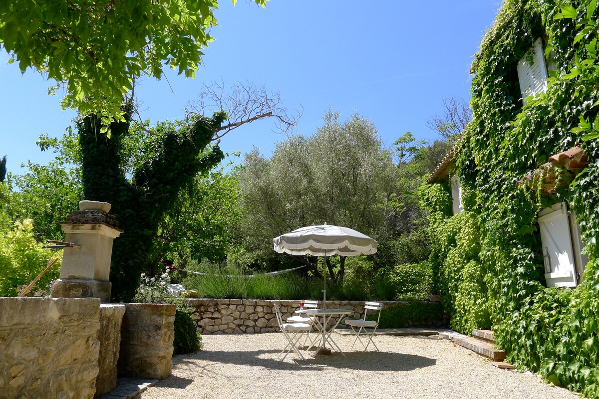 Farmhouse in Provence with big pool