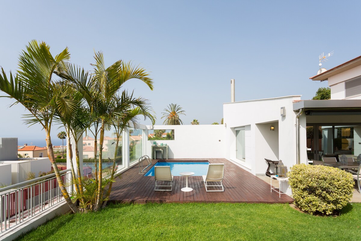 克鲁斯港（ Puerto de la Cruz ）的豪华别墅，带泳池