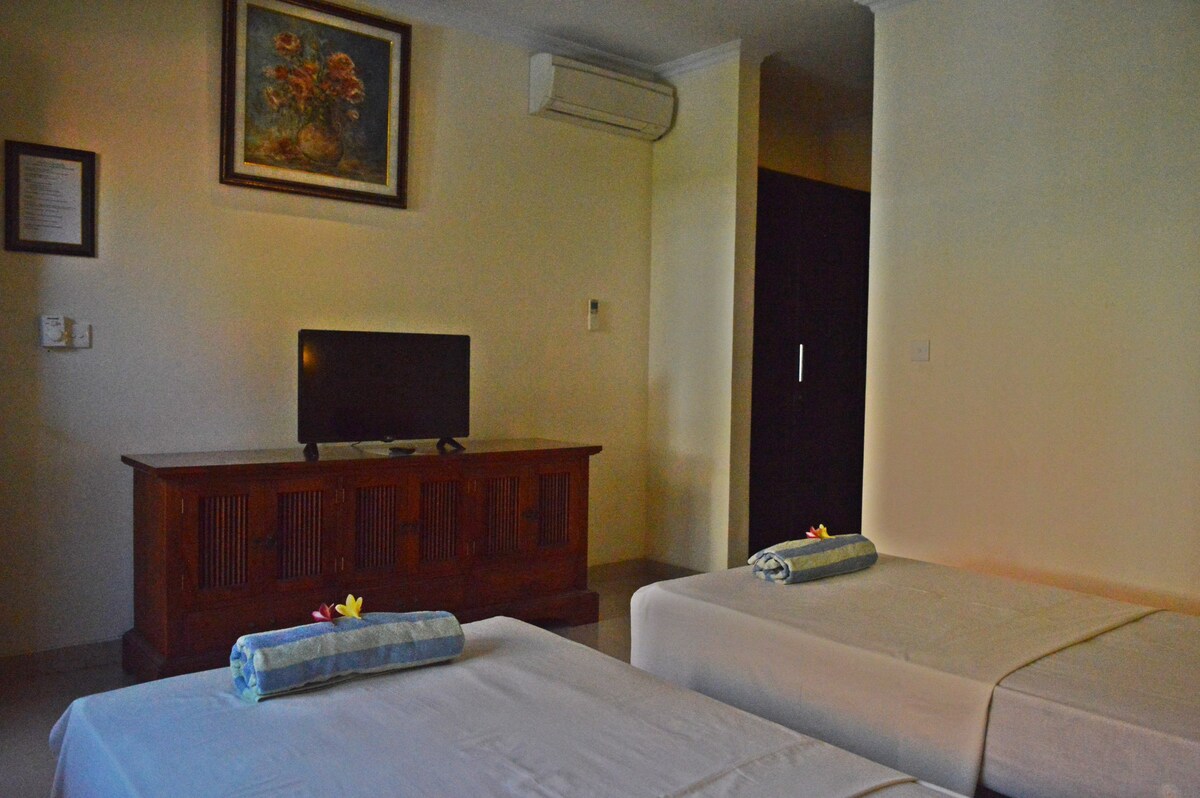 Yulia2Homestay Sanur Guesthouse 2pax DeluxeRoom