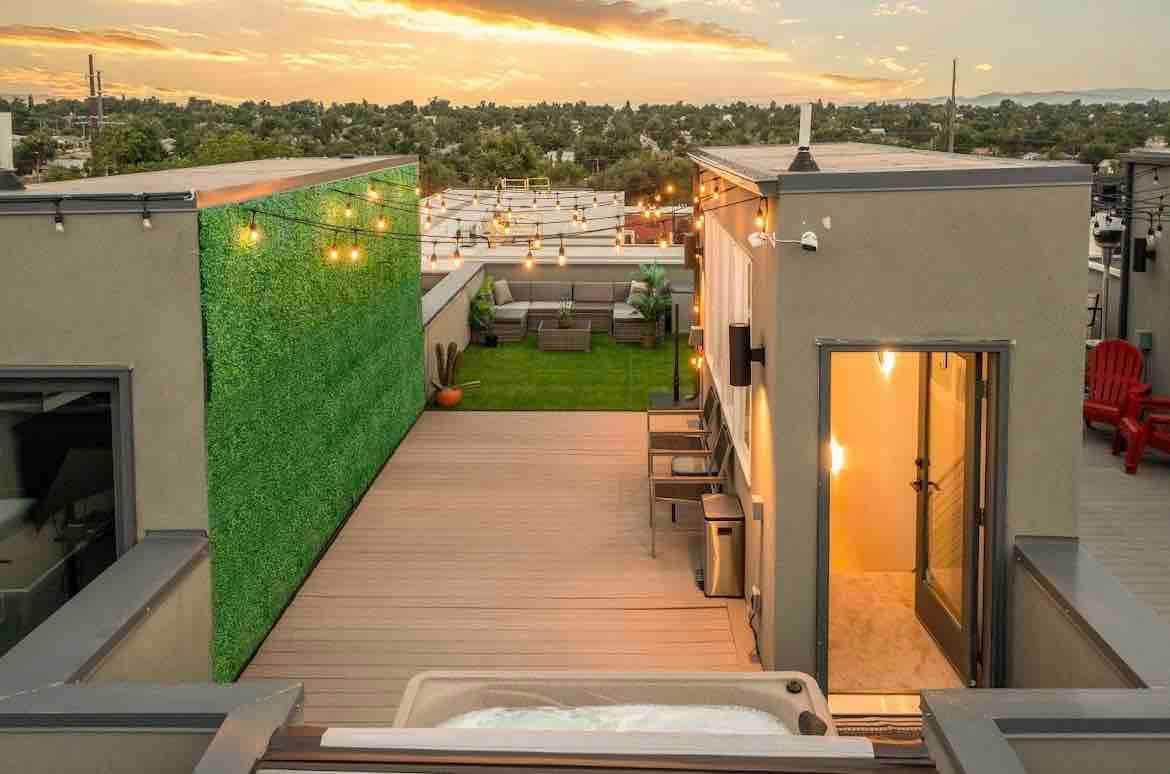 Luxury Townhouse w/Rooftop Hot Tub & Mntn Views