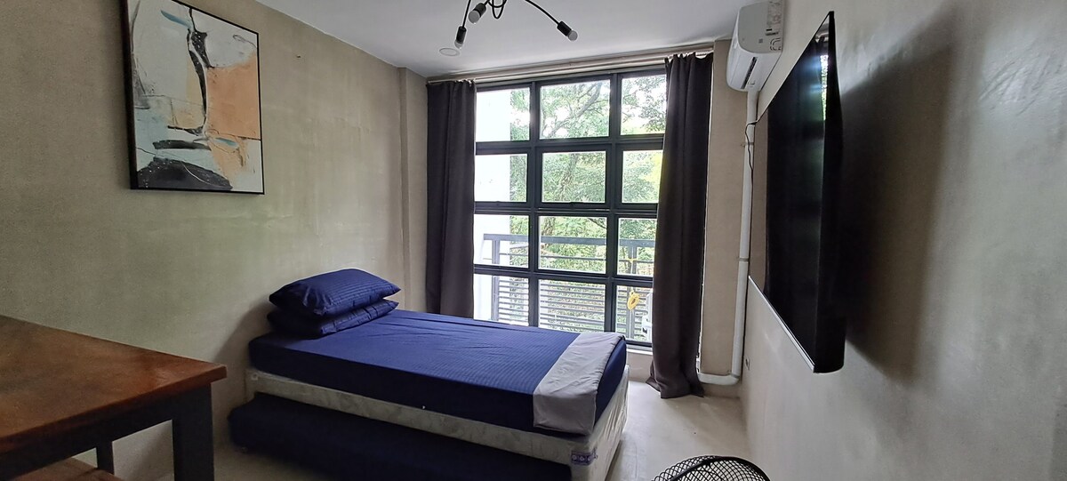 stay with house of lariza : home room in antipolo