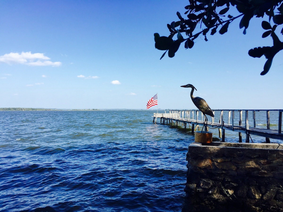 Waterfront cabin on Lake Buchanan @ Paradise Point