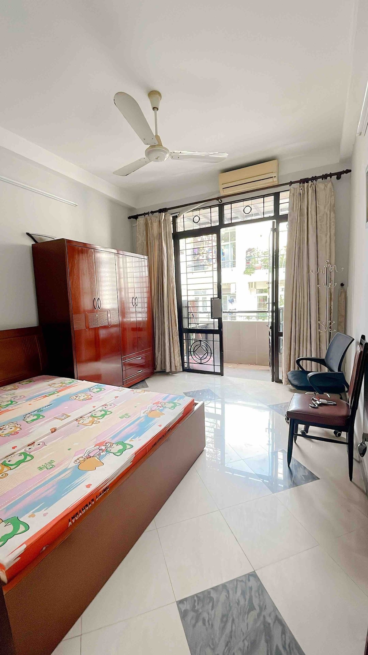 2 Bed + 1 Patio Nguyen Huu Canh, Binh Thanh, HCM