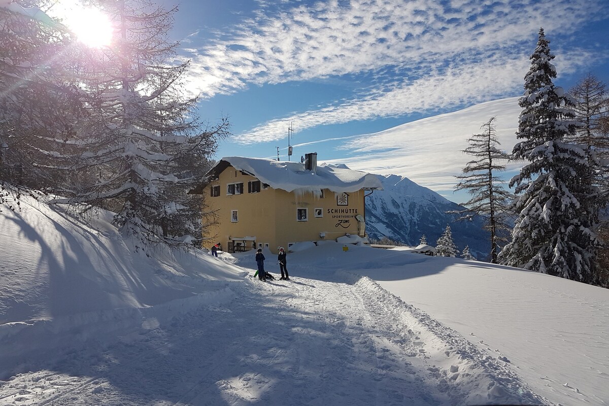 Hütte mitten im Skiebiet