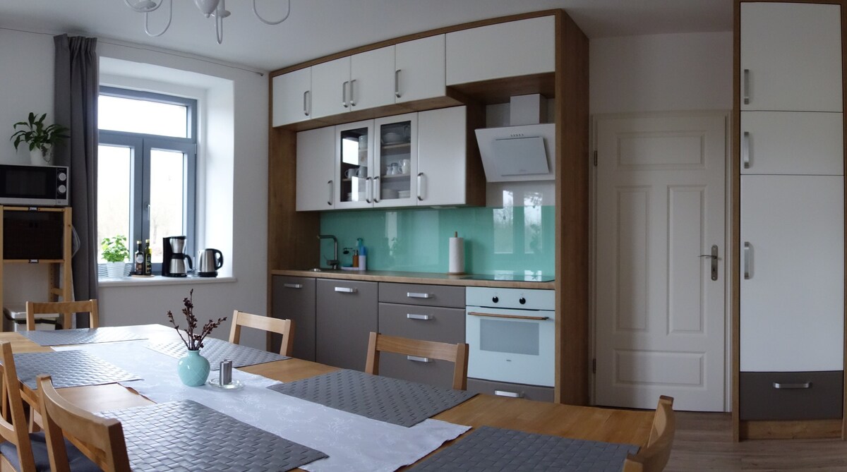 宽敞的公寓，可住6人，靠近布拉格和德累斯顿