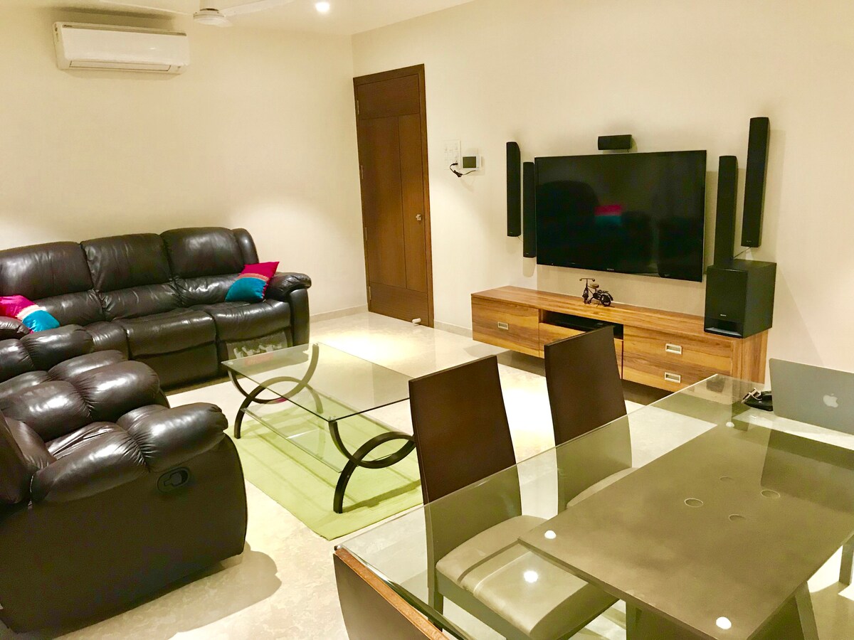 Cozy Pvt Room in Plush Apartment in Bandra/Khar