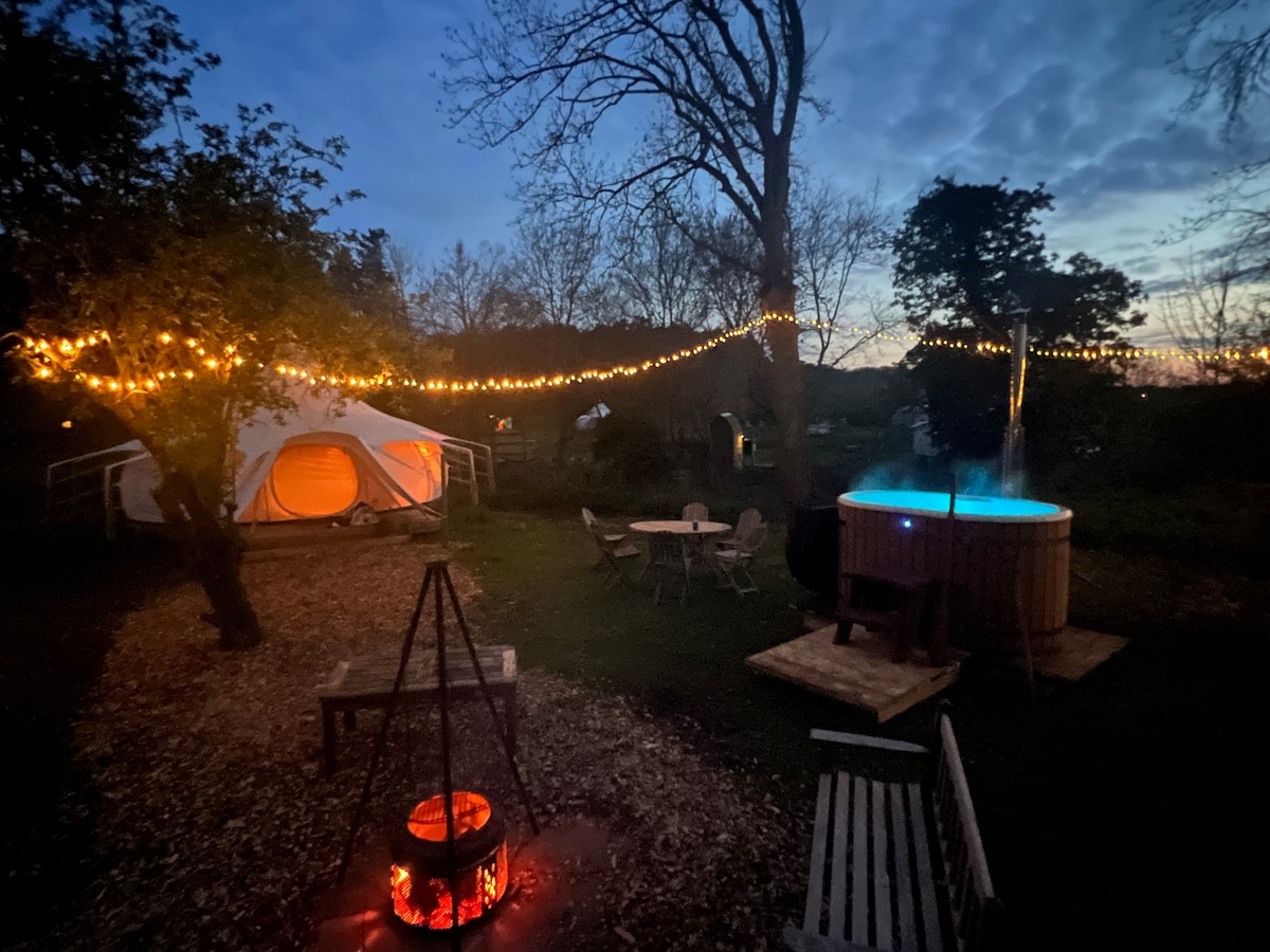 Glamping with wood-fired Hot Tub at Moat Island