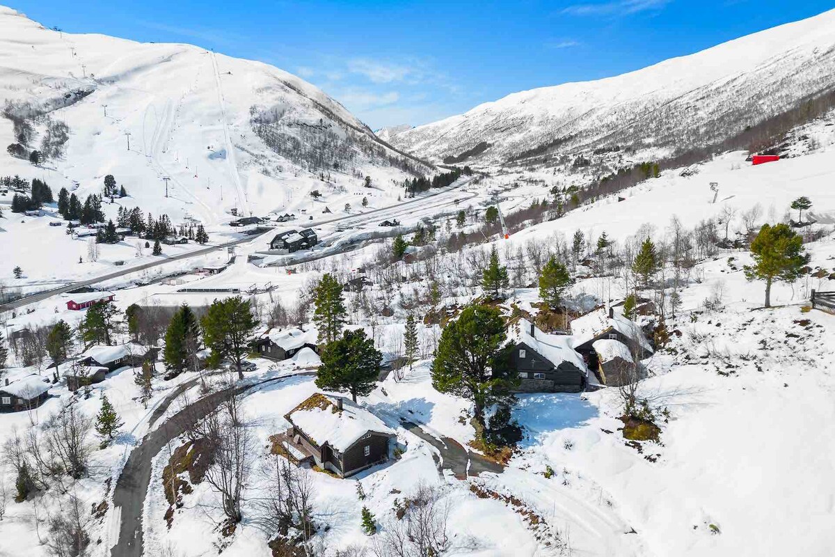 Tradisjonell norsk fjellhytte i Sunnmørsalpene
