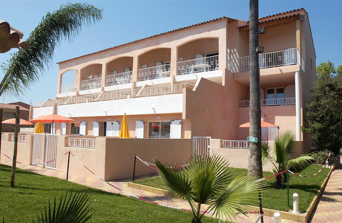 Apartment (2 bedrooms) 6 pers. 250m from the Beach