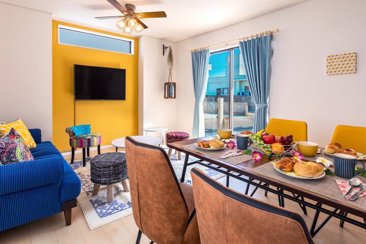 q可 広々としたテラスが自慢の高台にそびえる貸切一軒家 Sunny Cozy House 宇流麻市民宿