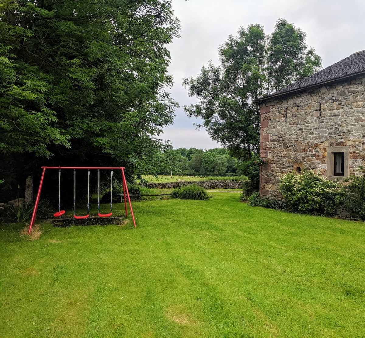 East Barn -Beautiful, deceptively spacious barn