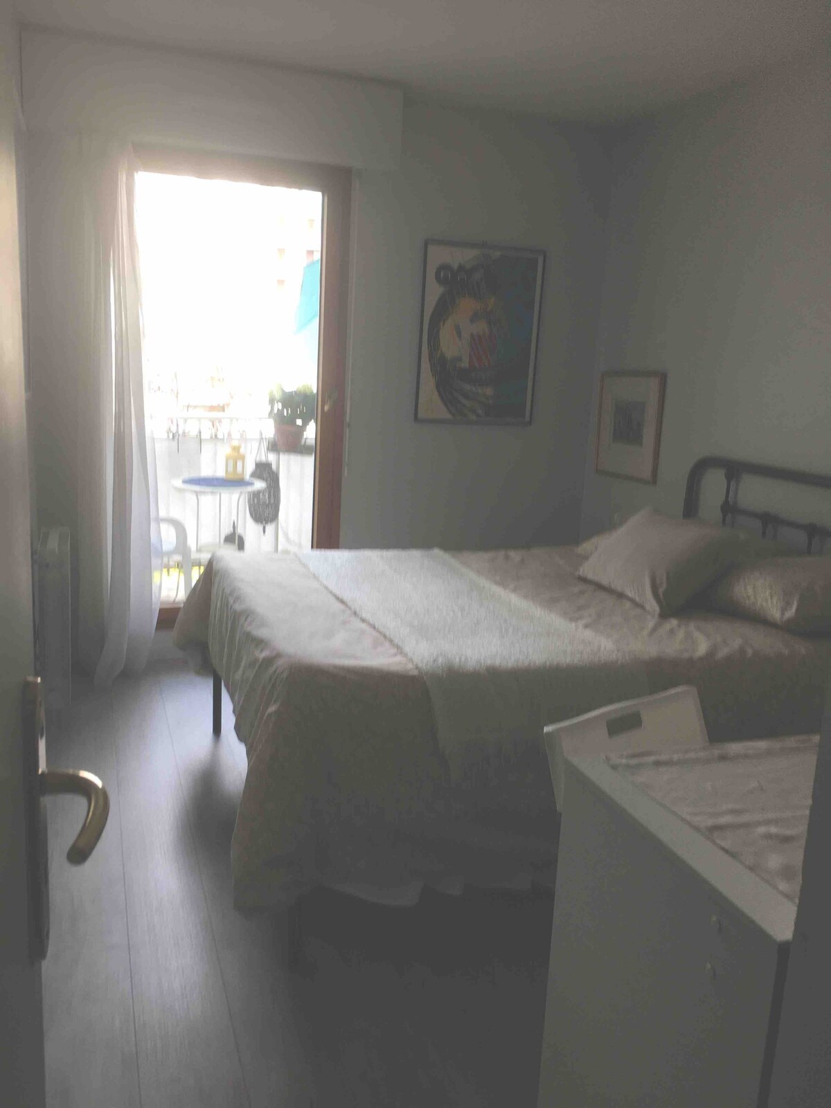 Chambre  avec balcon +Salle de bain