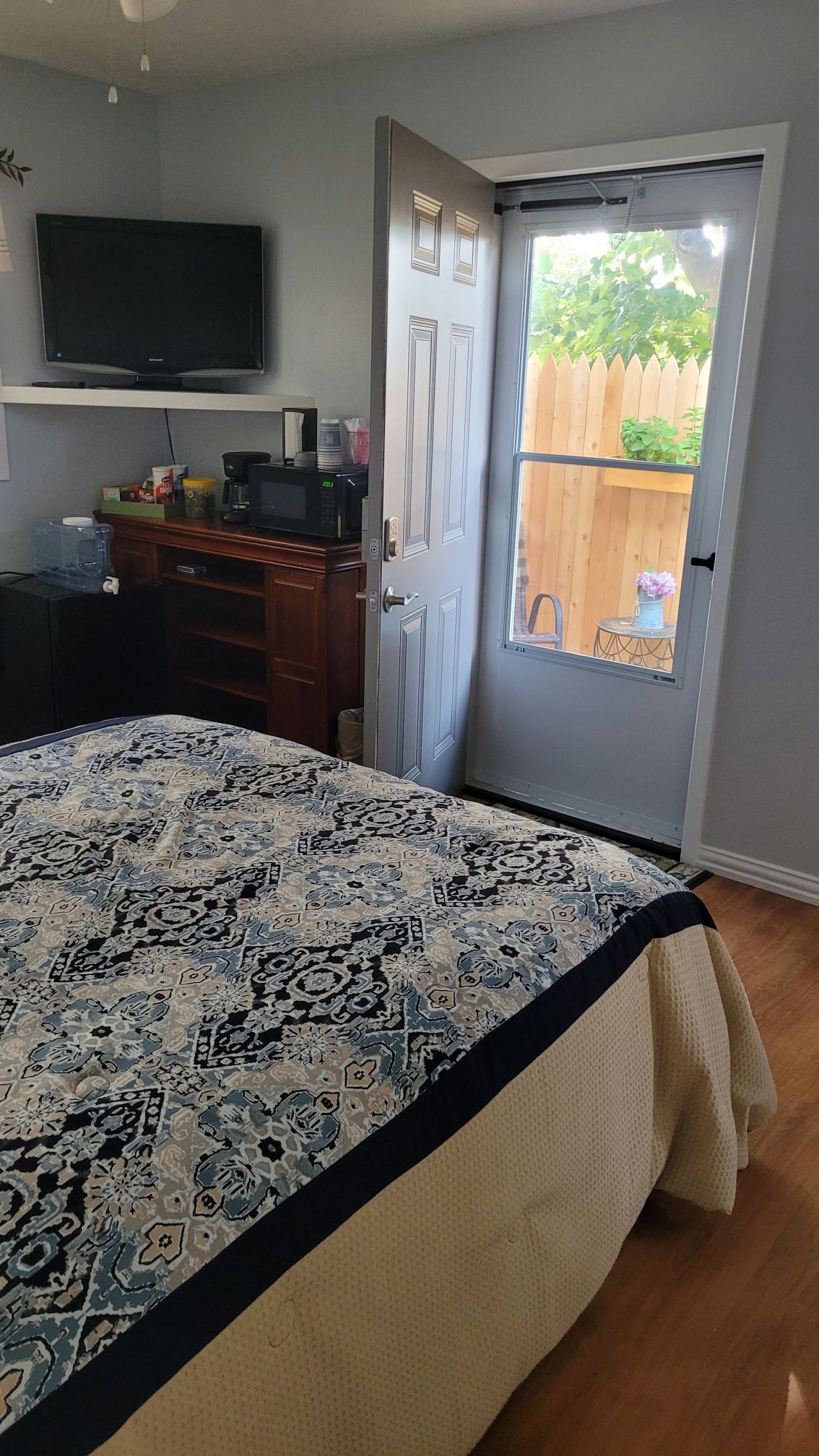 1 bedroom-private bathroom-private patio entrance