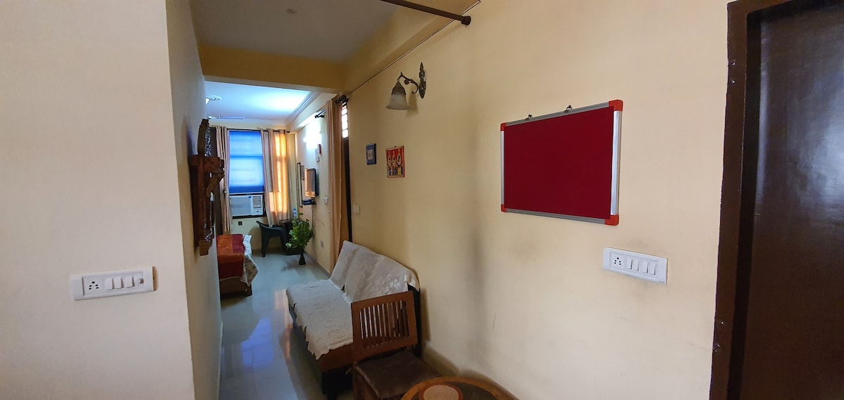 CitiVibes 1bhk flat for couple/ traveler/ tourists