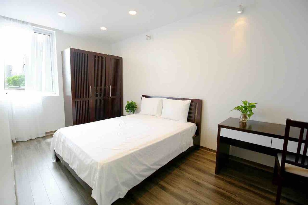 位于Ngoc Khanh湖附近的两卧室公寓， Kim Ma