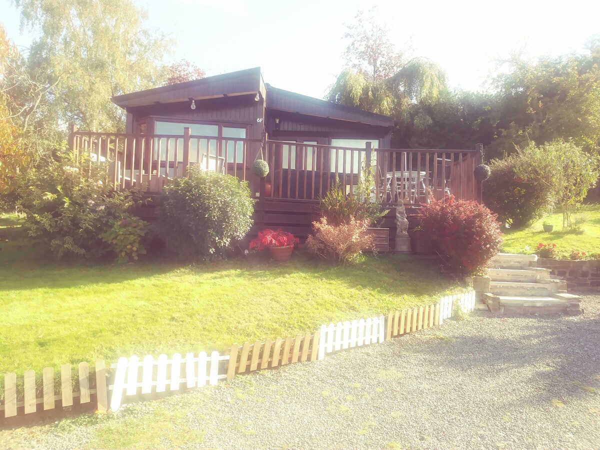 Anne 's Lodge Caerberis Holiday Park ，适合狗狗入住